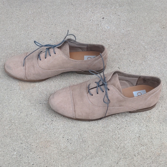 Dolce Vita tan shoes - Picture 3 of 4